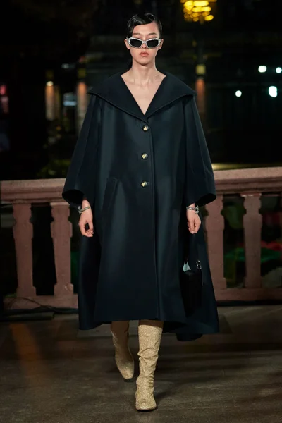 Look 10